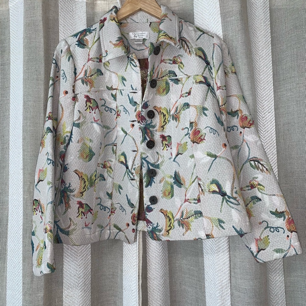 Beautiful light weight jacket! - Picture 2 of 8